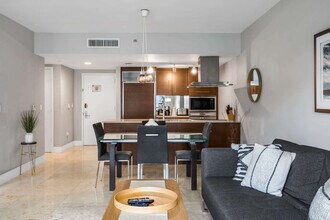 485 Brickell Ave in Miami, FL - Foto de edificio - Building Photo