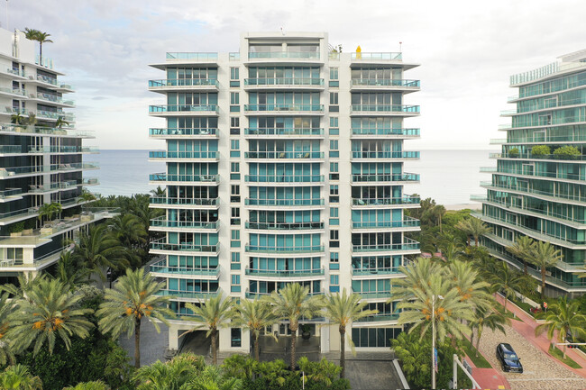 Azure in Surfside, FL - Foto de edificio - Building Photo