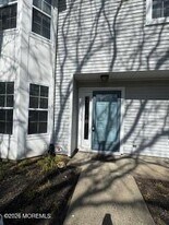 325 Towne Dr in Englishtown, NJ - Building Photo