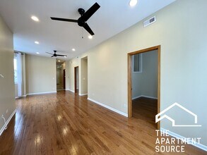 2028 N Hamlin Ave, Unit 2 in Chicago, IL - Foto de edificio - Building Photo