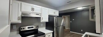 Westwood Village in Panama City, FL - Building Photo
