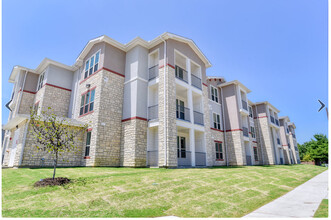 The Estates at Shiloh in Dallas, TX - Building Photo - Building Photo