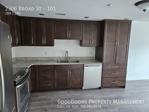 2300 Broad St in Regina, SK - Building Photo - Building Photo