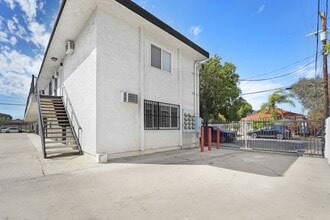 10028 San Fernando Rd in Los Angeles, CA - Building Photo - Building Photo