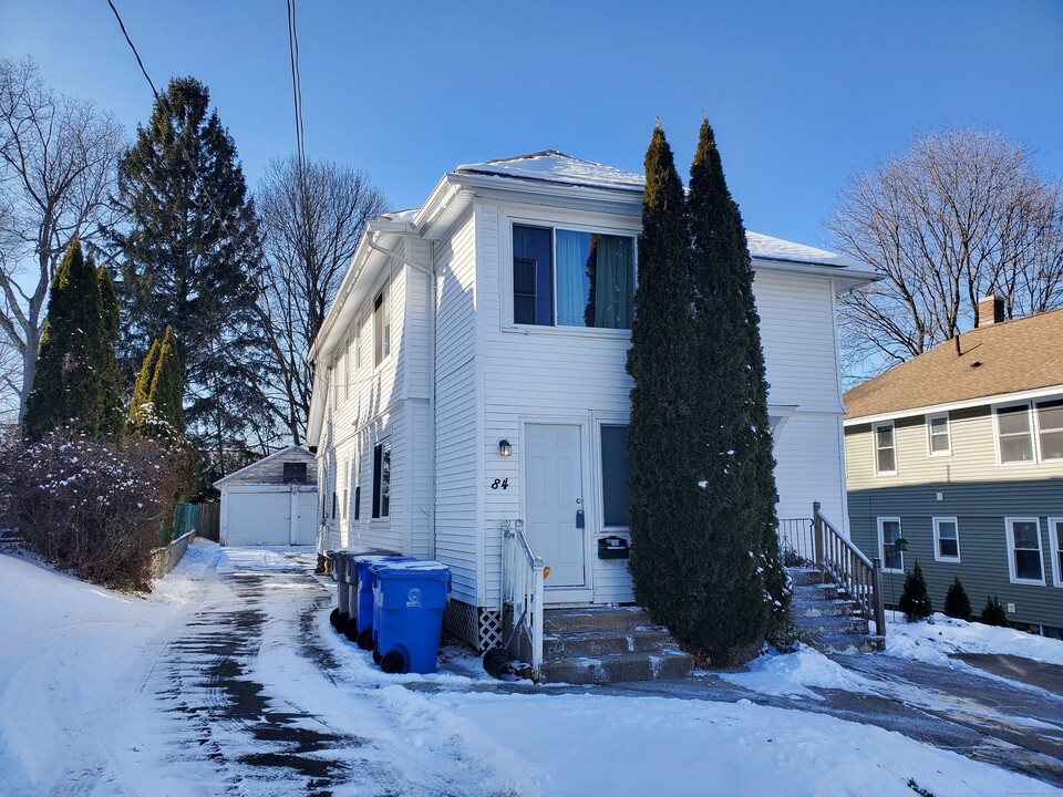 82 Sherman St in Bristol, CT - Building Photo