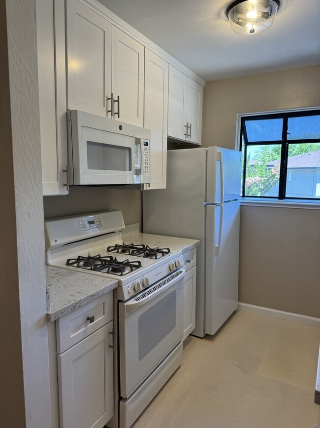 240 Breuner Dr in Roseville, CA - Building Photo - Building Photo