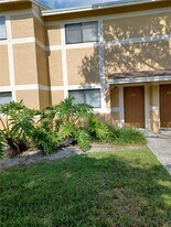 229 Palm Cir E in Pembroke Pines, FL - Building Photo