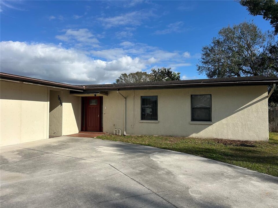 3635 Lalani Blvd in Sarasota, FL - Building Photo