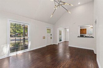 4001 Holland Ave in Dallas, TX - Building Photo - Building Photo