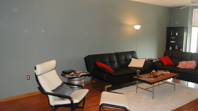 301 Harbour Town Dr, Unit 209 in Madison, WI - Building Photo - Building Photo