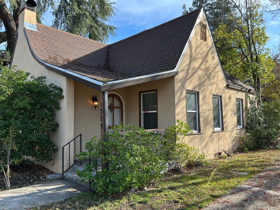 1305 Montgomery St in Oroville, CA - Building Photo