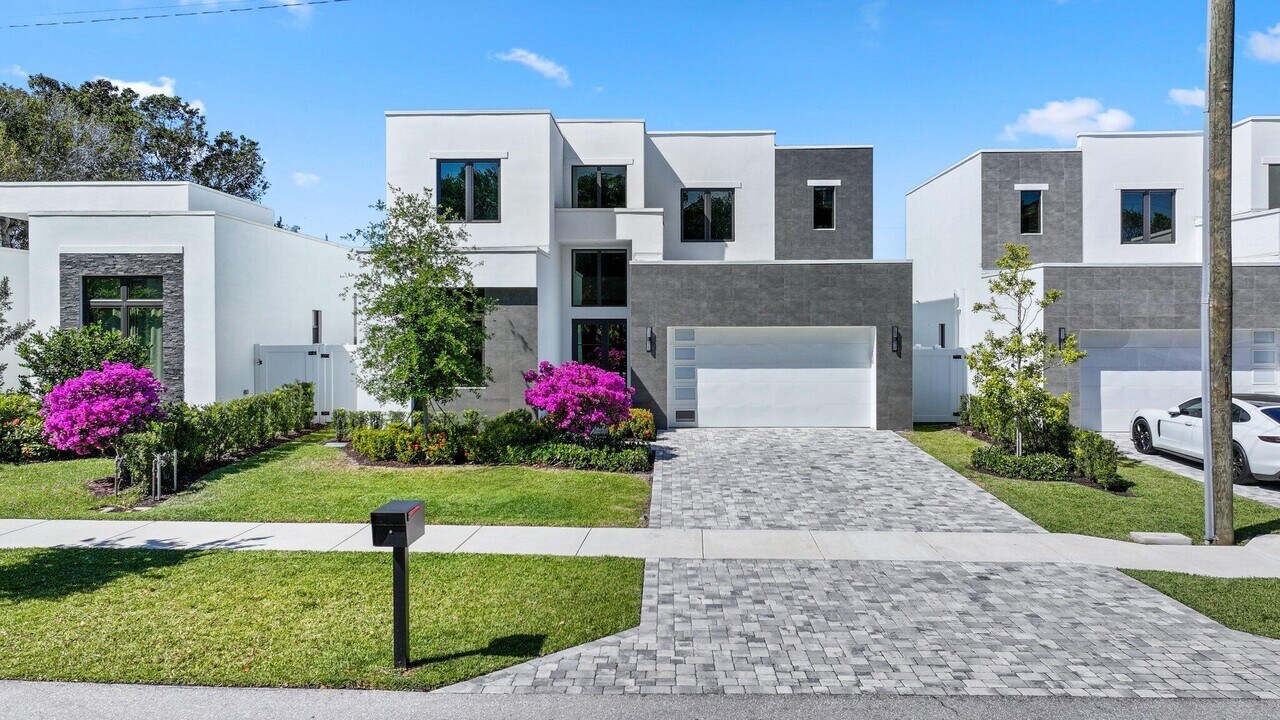 655 Kingsbridge St in Boca Raton, FL - Building Photo