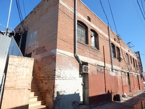 3572-3580 E 8th St in Los Angeles, CA - Foto de edificio - Building Photo