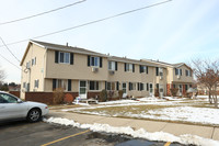 Pinebrook Manor Apartments in Lansing, MI - Building Photo - Building Photo