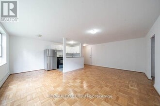 77 Erskine Ave in Toronto, ON - Building Photo - Building Photo