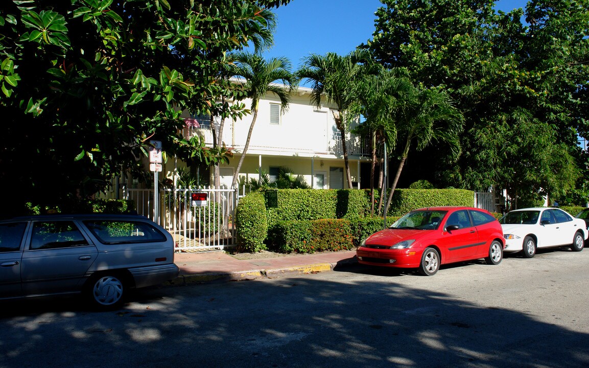 1568 Drexel Ave in Miami Beach, FL - Foto de edificio