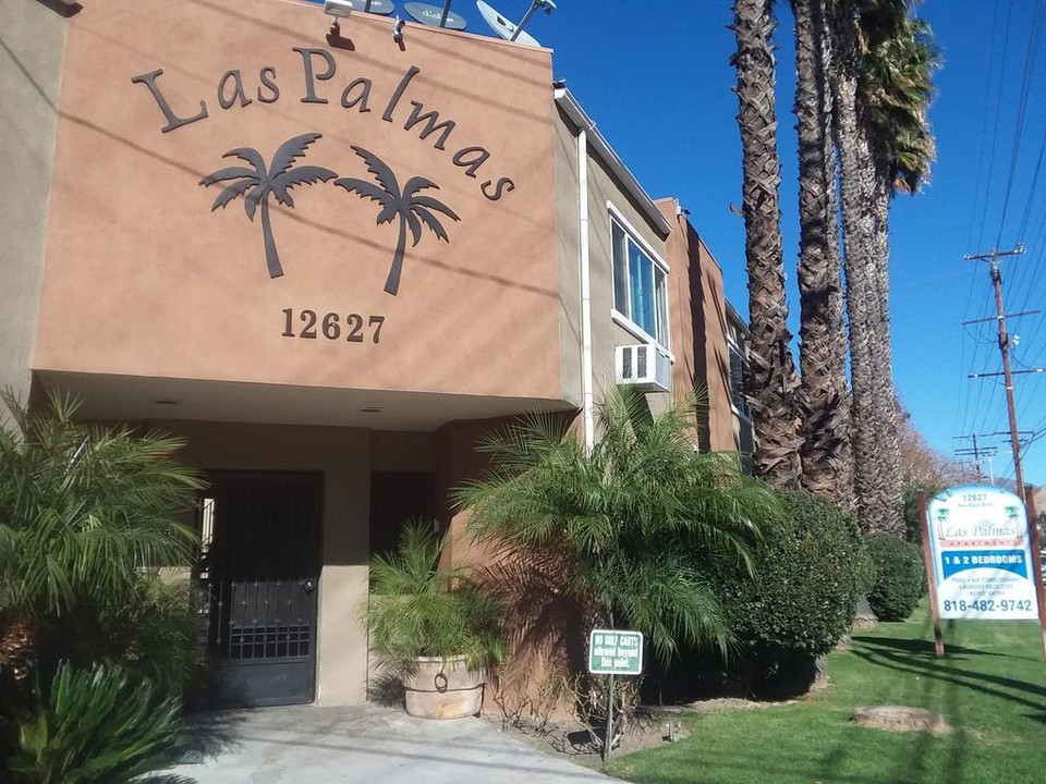 Las Palmas in Pacoima, CA - Building Photo