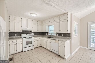 849 Ridge Ave in Stone Mountain, GA - Building Photo - Building Photo