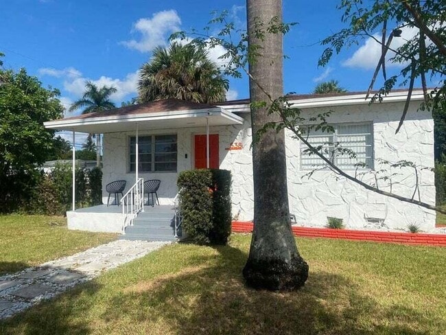 538 SW 7th St in Hallandale Beach, FL - Building Photo - Building Photo