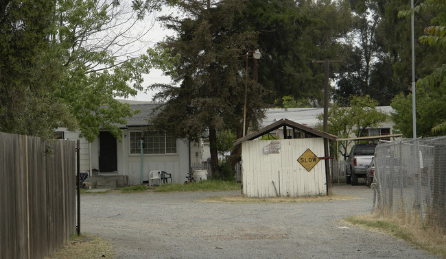 73-87 N Broadway in Pittsburg, CA - Building Photo - Building Photo