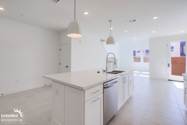 720 Metric Rd in San Marcos, CA - Building Photo - Building Photo