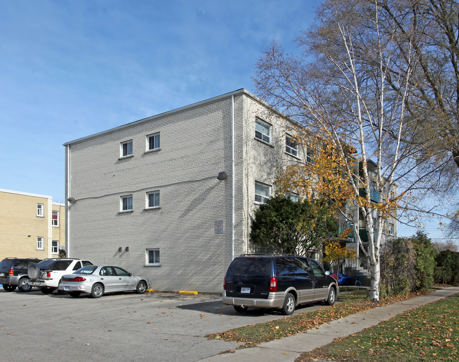 310 Marland Ave in Oshawa, ON - Building Photo