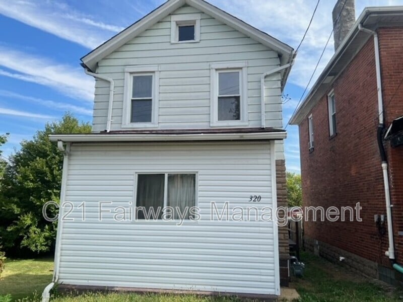 320 N 3rd St in Clairton, PA - Building Photo