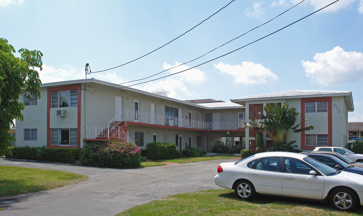 Cambridge Apartments in Fort Lauderdale, FL - Building Photo