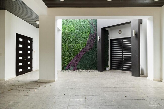 16 N 47th St in McAllen, TX - Building Photo - Building Photo