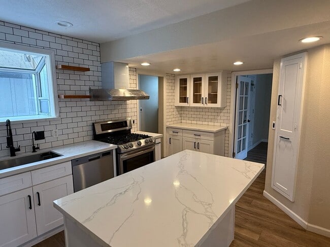 property at 410-416 Leland Ave