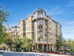 133 Queen Anne Ave N in Seattle, WA - Building Photo - Building Photo