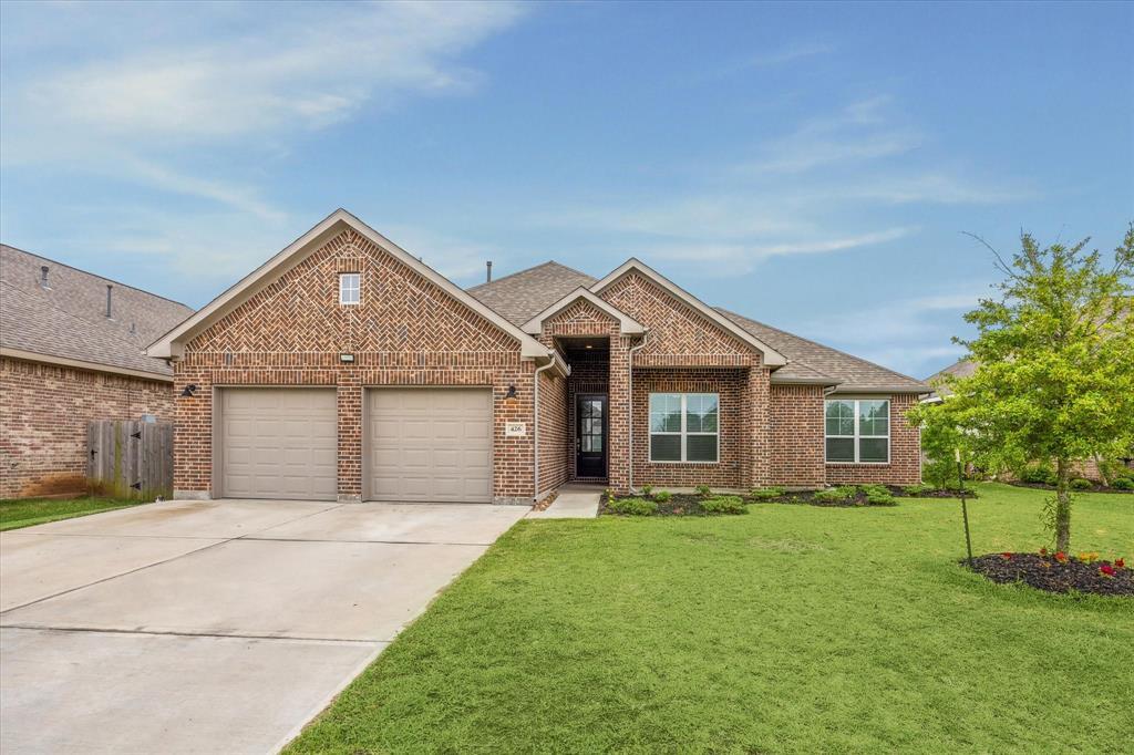 426 Hunters Xing Dr in Sealy, TX - Building Photo