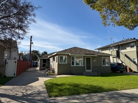128 W Rosslynn Ave, Unit 128 in Fullerton, CA - Building Photo