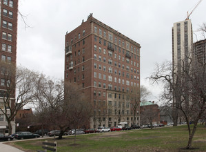 2450 N Lakeview Ave in Chicago, IL - Building Photo - Building Photo