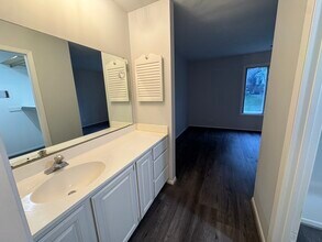 1601 Thames Ct, Unit A in Wheaton, IL - Building Photo - Building Photo