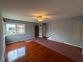 170 E Northwest Hwy in Des Plaines, IL - Building Photo - Building Photo