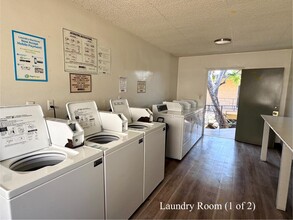 Collinswood Apartments in Tarzana, CA - Building Photo - Building Photo