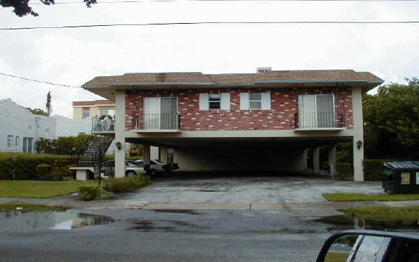 Old Colony Apartments in North Miami, FL - Building Photo - Building Photo