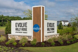 Hawthorne Holly Ridge in Holly Ridge, NC - Foto de edificio - Building Photo