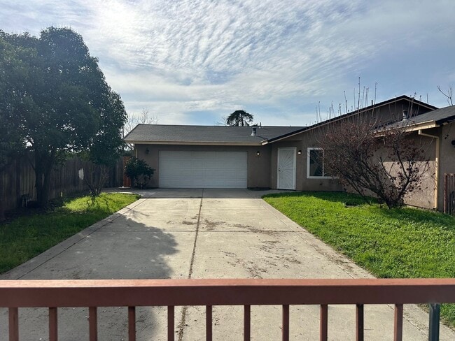 property at 1033 S Windsor Ave