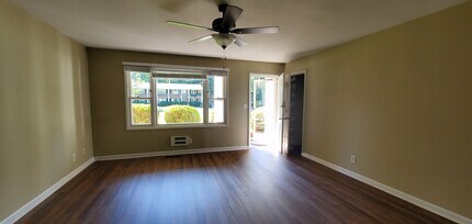 102 Boyd Dr in Flat Rock, NC - Building Photo - Building Photo