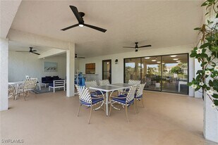 855 Ketch Dr in Naples, FL - Building Photo