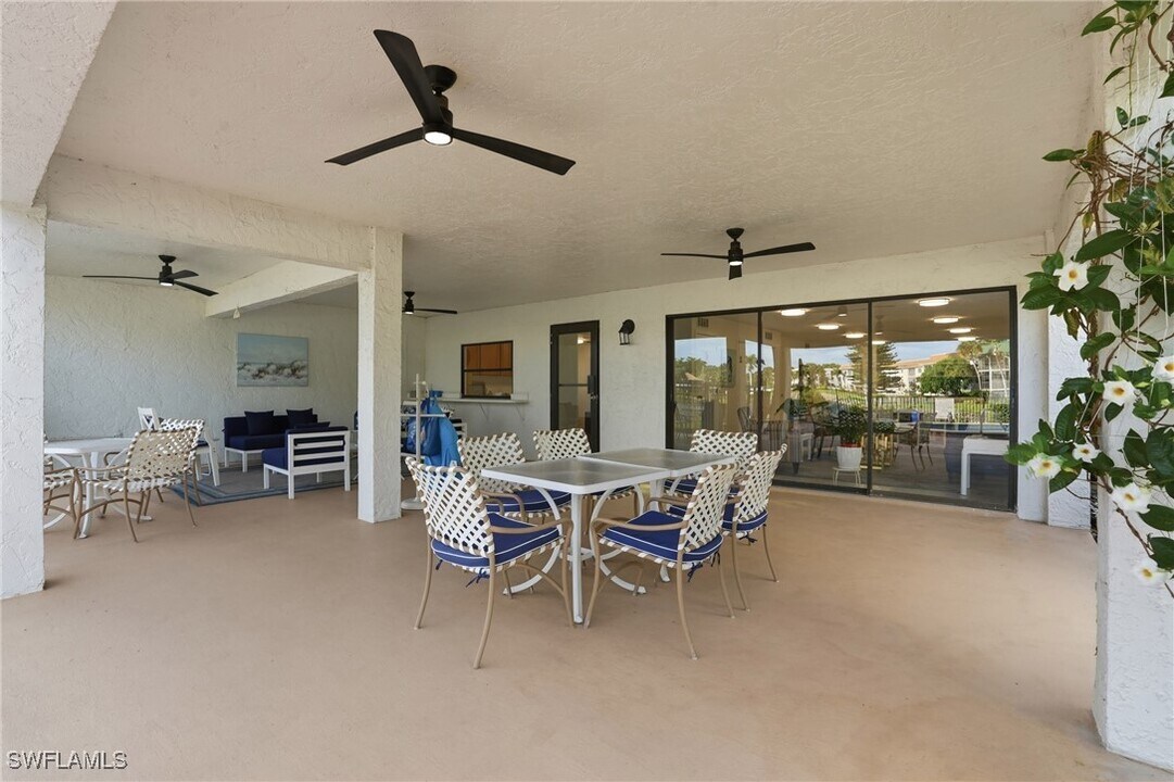 855 Ketch Dr in Naples, FL - Building Photo