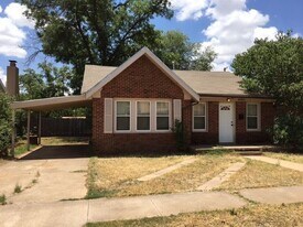 2121 17th St in Lubbock, TX - Building Photo