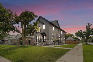 15 Burrard Rd in Toronto, ON - Building Photo