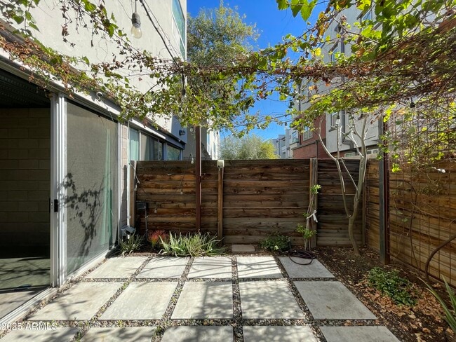 727 E Portland St in Phoenix, AZ - Building Photo - Building Photo