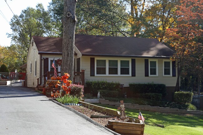 2029-2030 Benson Ave SE