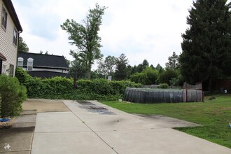 14 Lawson Dr in Feasterville-Trevose, PA - Building Photo - Building Photo