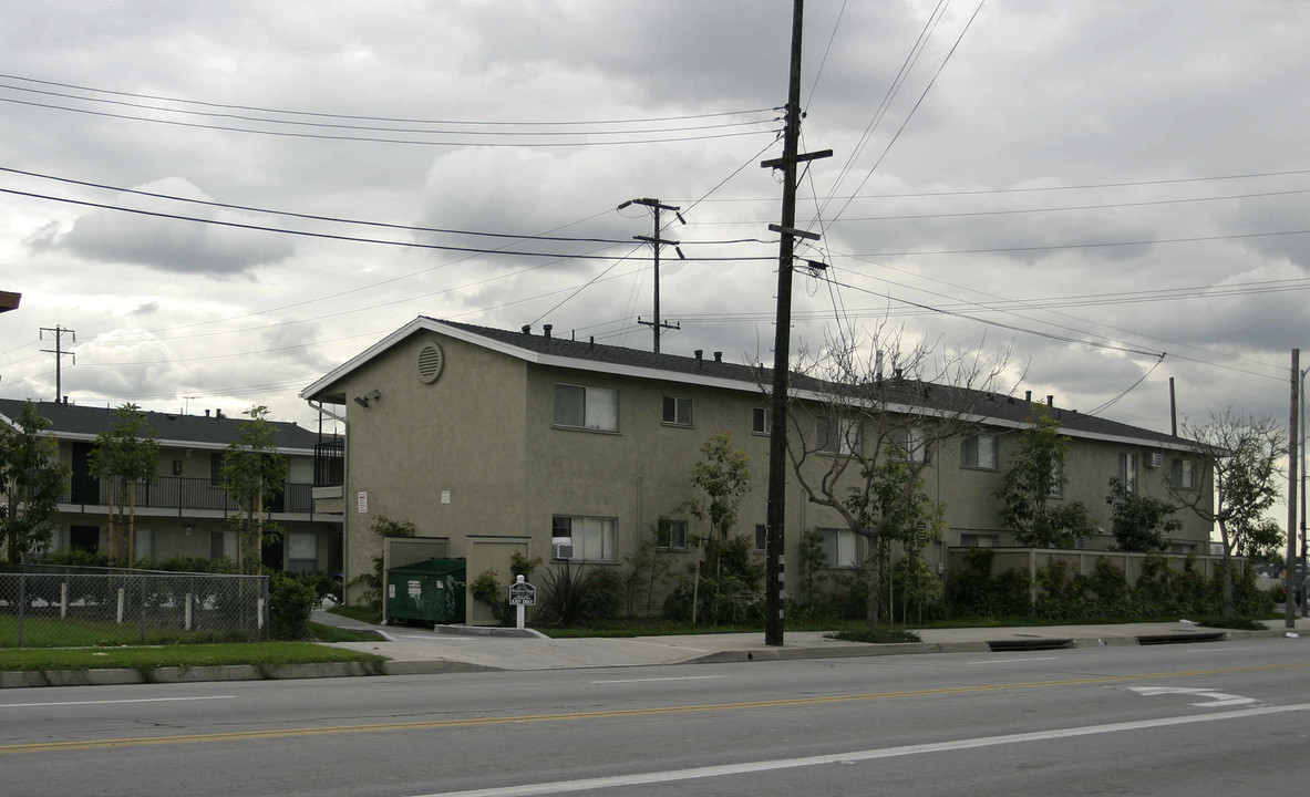 Graystone Village Apartments in Downey, CA - Building Photo