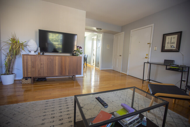 2732 Ordway St NW, Unit 3 in Washington, DC - Building Photo - Building Photo